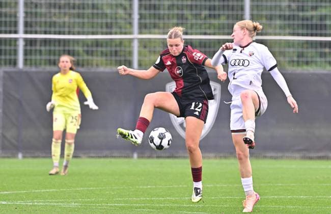 28.09.2025 - Fussball - Saison 2025 2026 - 1. DFB-Pokal - 1. Runde: FC Ingolstadt 04 FCI - 1. FC Nürnberg FCN ( Club Clubfrauen ) - Sportfoto Zink MeZi - xmexzix - Amelie Thöle Thoele (12, 1. FC Nürnberg FCN ) Nina Penzkofer (29, FC Ingolstadt 04 FCI, rechts )