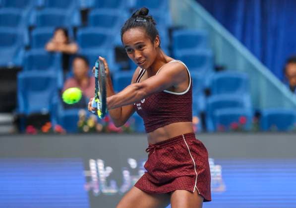 (250928) -- BEIJING, Sept. 28, 2025 -- Leylah Fernandez hits a return during the women s singles third round match between Leylah Fernandez of Canada and Coco Gauff of the United States at 2025 China Open tennis tournament in Beijing, China, Sept. 28, 2025. (Photo by Xinhua) (SP)CHINA-BEIJING-TENNIS-CHINA OPEN-WOMEN S SINGLES-THIRD ROUND (CN) MaxZihan 