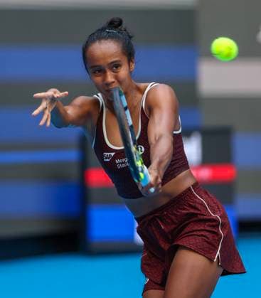 (250928) -- BEIJING, Sept. 28, 2025 -- Leylah Fernandez hits a return during the women s singles third round match between Leylah Fernandez of Canada and Coco Gauff of the United States at 2025 China Open tennis tournament in Beijing, China, Sept. 28, 2025. (Photo by Xinhua) (SP)CHINA-BEIJING-TENNIS-CHINA OPEN-WOMEN S SINGLES-THIRD ROUND (CN) MaxZihan 