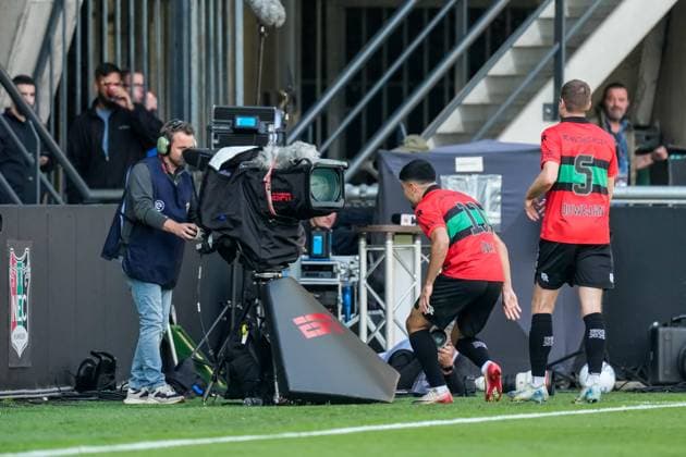 2025-09-28 NEC Nijmegen v AZ Alkmaar - Dutch Eredivisie NIJMEGEN, NETHERLANDS - SEPTEMBER 28: Basar Onal of NEC Nijmegen celebrates after scoring his teams first goal during the Dutch Eredivisie match between NEC Nijmegen and AZ Alkmaar at Goffertstadion on September 28, 2025 in Nijmegen, Netherlands. Nijmegen Goffertstadion Netherlands Content not available for redistribution in The Netherlands directly or indirectly through any third parties. Copyright: xEdxvanxdexPolx