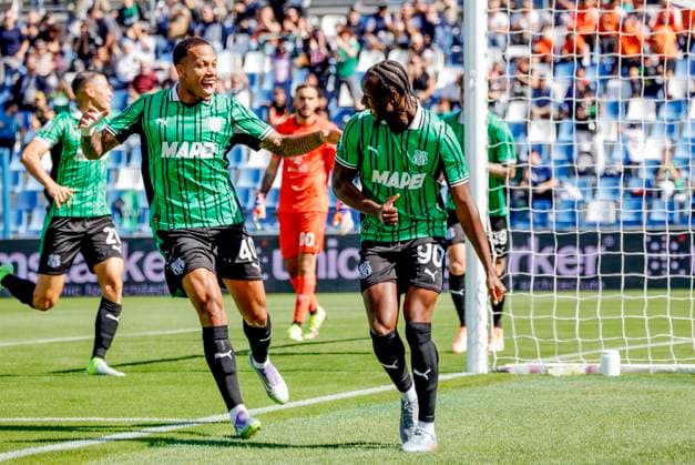 September 28, 2025, Reggio Emilia, REGGIO EMILIA: Sassuolo s Ismael Kone jubilates with his teammates after scoring the goal during the Italian Serie A soccer match US Sassuolo vs Udinese Calcio at Mapei Stadium in Reggio Emilia, Italy, 28 September 2025. ANSA ELISABETTA BARACCHI. Serie A: Sassuolo - Udinese  - ZUMAa110 20250928_zaf_a110_002 Copyright: xAnsa ElisabettaxBaracchix