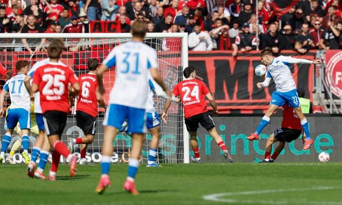 Marten Winkler (Hertha BSC, 22) r. Goal scored, erzielt das Tor zum 1:0 für Berlin per Kopf, celebrate the goal 28.09.2025, Fussball, 2. Bundesliga, 1. FC Nuernberg - Hertha BSC, DEU, Nürnberg, Max-Morlock-Stadion, DFL REGULATIONS PROHIBIT ANY USE OF PHOTOGRAPHS AS IMAGE SEQUENCES AND OR QUASI-VIDEO.