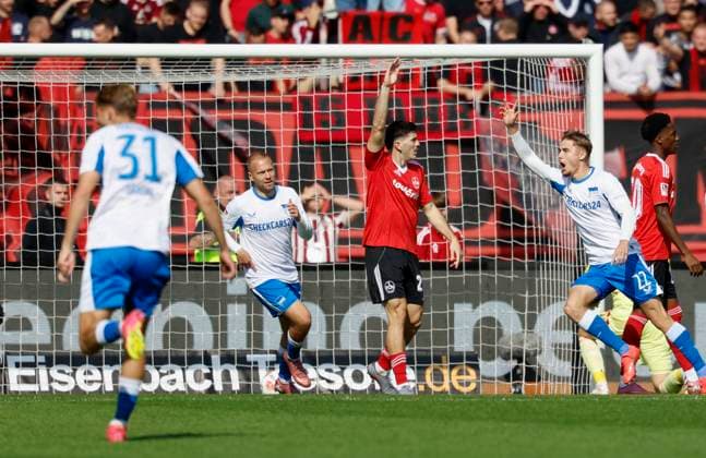 Marten Winkler (Hertha BSC, 22), Jubel nach seinem Tor zum 1:0, jubelnd, bejubelt, jubelt, jubeln, emotionen 28.09.2025, Fussball, 2. Bundesliga, 1. FC Nuernberg - Hertha BSC, DEU, Nürnberg, Max-Morlock-Stadion, DFL REGULATIONS PROHIBIT ANY USE OF PHOTOGRAPHS AS IMAGE SEQUENCES AND OR QUASI-VIDEO.
