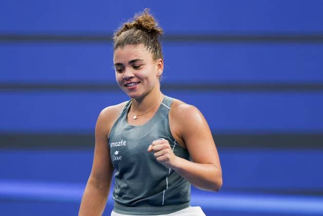 BEIJING, CHINA - SEPTEMBER 28: Jasmine Paolini of Italy reacts in the Women s Singles Round of 32 match against Sofia Kenin of the United States on day 7 of the 2025 China Open at National Tennis Center on September 28, 2025 in Beijing, China.  Copyright: xVCGx 111593737618