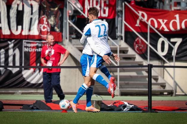 Jubel bei Torschuetze Marten Winkler 22 (Hertha BSC Berlin) und Fabian Reese 11 (Hertha BSC Berlin) ueber das 0:1, 1. FC Nuernberg vs. Hertha BSC Berlin, DFL, 2. Bundesliga, Saison 2025 2026, Max-Morlock-Stadion, Hinrunde, 7. Spieltag, 28.09.2025 DFB regulations prohibit any use of photographs as image sequences and or quasi-video Nuernberg Bayern Deutschland