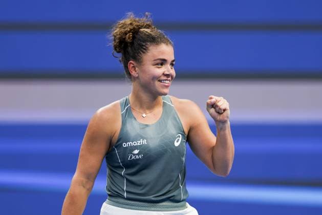 BEIJING, CHINA - SEPTEMBER 28: Jasmine Paolini of Italy reacts in the Women s Singles Round of 32 match against Sofia Kenin of the United States on day 7 of the 2025 China Open at National Tennis Center on September 28, 2025 in Beijing, China.  Copyright: xVCGx 111593737586
