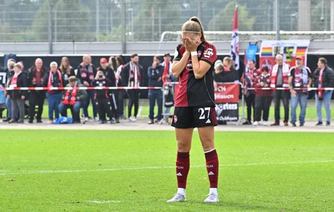 28.09.2025 - Fussball - Saison 2025 2026 - 1. DFB-Pokal - 1. Runde: FC Ingolstadt 04 FCI - 1. FC Nürnberg FCN ( Club Clubfrauen ) - Sportfoto Zink MeZi - xmexzix - Beatrix Fördös Foerdoes (27, 1. FC Nürnberg FCN ) enttäuscht Enttäuschung nach verschossenem Elfmeter Strafstoß