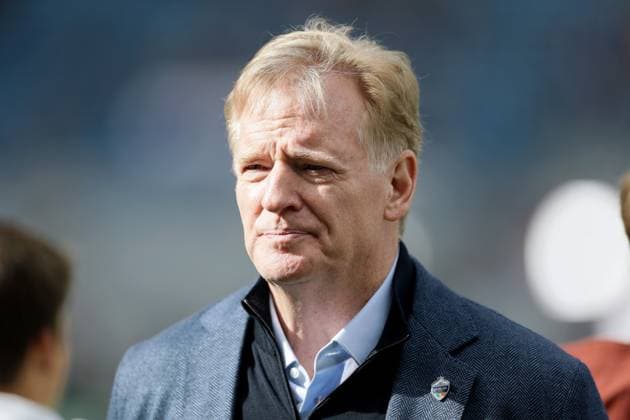 NFL, American Football Herren, USA Week 4, Croke Park, Dublin 28 9 2025 Pittsburgh Steelers vs Minnesota Vikings NFL Commissioner Roger Goodell before the game Roger Goodell before the game 28 9 2025  Copyright: x INPHO LaszloxGeczox LG_009350