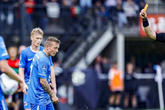 NIJMEGEN , 28-09-2025 , Goffertstadion , season 2025 2026 , Dutch Eredivisie football , match between NEC Nijmegen and AZ , picture shows AZ player Jordy Clasie get a red card NEC - AZ  x31246894x Copyright: