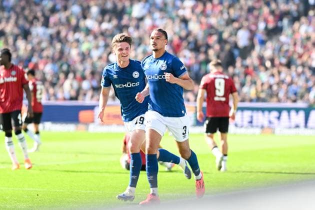 2. Bundesliga - Hannover 96 - Arminia Bielefeld am 28.09.2025 in der HDI Arena in Hannover Jubel, Torjubel, Torschuetze, Torschütze Joel Felix (Bielefeld) jubelt navch seinem Tor zum 0:1.