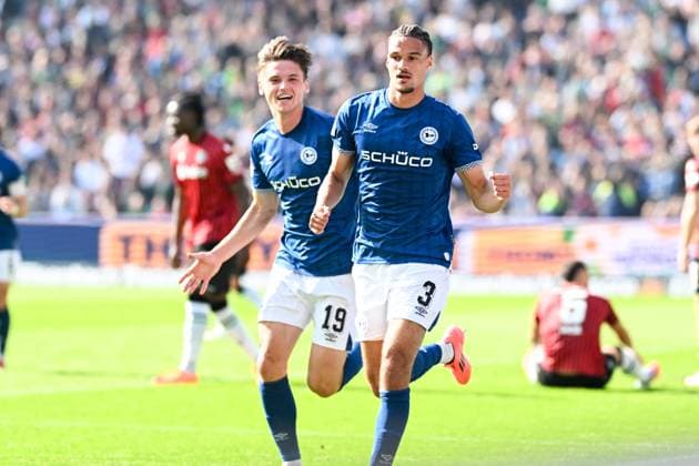 2. Bundesliga - Hannover 96 - Arminia Bielefeld am 28.09.2025 in der HDI Arena in Hannover Jubel, Torjubel, Torschuetze, Torschütze Joel Felix (Bielefeld) jubelt navch seinem Tor zum 0:1.
