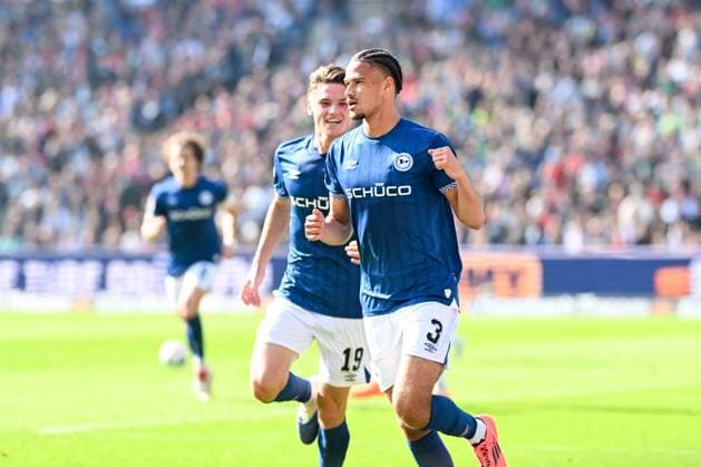 2. Bundesliga - Hannover 96 - Arminia Bielefeld am 28.09.2025 in der HDI Arena in Hannover Jubel, Torjubel, Torschuetze, Torschütze Joel Felix (Bielefeld) jubelt navch seinem Tor zum 0:1.