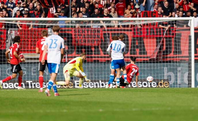 Michaël Cuisance (Hertha BSC, 10) m. Goal scored, erzielt das Tor zum 2:0, celebrate the goal 28.09.2025, Fussball, 2. Bundesliga, 1. FC Nuernberg - Hertha BSC, DEU, Nürnberg, Max-Morlock-Stadion, DFL REGULATIONS PROHIBIT ANY USE OF PHOTOGRAPHS AS IMAGE SEQUENCES AND OR QUASI-VIDEO.