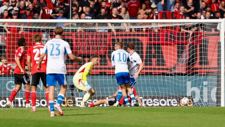 Michaël Cuisance (Hertha BSC, 10) m. Goal scored, erzielt das Tor zum 2:0, celebrate the goal 28.09.2025, Fussball, 2. Bundesliga, 1. FC Nuernberg - Hertha BSC, DEU, Nürnberg, Max-Morlock-Stadion, DFL REGULATIONS PROHIBIT ANY USE OF PHOTOGRAPHS AS IMAGE SEQUENCES AND OR QUASI-VIDEO.