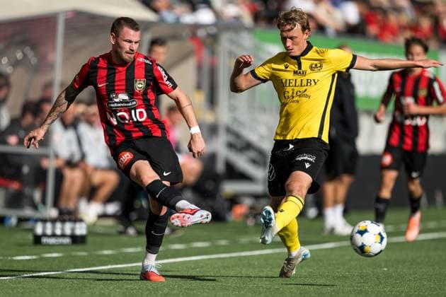 250928 Brommapojkarnas Rasmus Örqvist och Mjällbys Alexander Johansson under fotbollsmatchen i Allsvenskan mellan Brommapojkarna och Mjällby den 28 september 2025 i Stockholm. Copyright: EMMAxWALLSKOG BB250928EW021