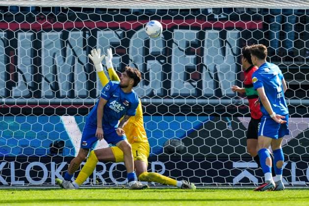 2025-09-28 NEC Nijmegen v AZ Alkmaar - Dutch Eredivisie NIJMEGEN, NETHERLANDS - SEPTEMBER 28: Dirk Proper of NEC Nijmegen shoots at goal during the Dutch Eredivisie match between NEC Nijmegen and AZ Alkmaar at Goffertstadion on September 28, 2025 in Nijmegen, Netherlands. Nijmegen Goffertstadion Netherlands Content not available for redistribution in The Netherlands directly or indirectly through any third parties. Copyright: xEdxvanxdexPolx