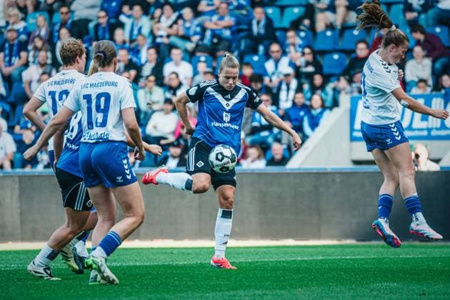 DFB-Pokal Frauen: 1. FC Magdeburg vs. Hamburger SV, 28.09.25 Christin Meyer (Hamburger SV, 16) schießt; DFB-Pokal Frauen 2025 2026, 1. Runde: 1. FC Madgeburg vs. Hamburger SV am 28.09.2025 in der Avnet Arena, Magdeburg DFB DFL REGULATIONS PROHIBIT ANY USE OF PHOTOGRAPHS AS IMAGE SEQUENCES AND OR QUASI-VIDEO. Copyright: xBEAUTIFULxSPORTS Tonhäuserx