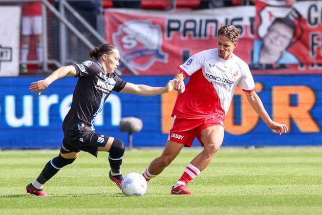 2025-09-28 FC Utrecht v SC Heerenveen - Dutch Eredivisie UTRECHT, NETHERLANDS - SEPTEMBER 28: Maxence Rivera of sc Heerenveen, Siebe Horemans of FC Utrecht during the Dutch Eredivisie match between FC Utrecht and SC Heerenveen at Stadion de Galgenwaard on September 28, 2025 in Utrecht, Netherlands. Utrecht Stadion de Galgenwaard Netherlands Content not available for redistribution in The Netherlands directly or indirectly through any third parties. Copyright: xBenxGalx
