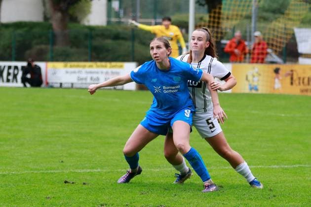 28.09.2025, xrhsx, Fussball DFB Pokal Frauen 1.Runde, SV Elversberg - Bayer 04 Leverkusen v.l. Caroline Kehrer (Bayer Leverkusen) Emilia Wittling (SV Elversberg) Zweikampf, Aktion, action, battle for the ball (DFL DFB REGULATIONS PROHIBIT ANY USE OF PHOTOGRAPHS as IMAGE SEQUENCES and or QUASI-VIDEO) Elversberg