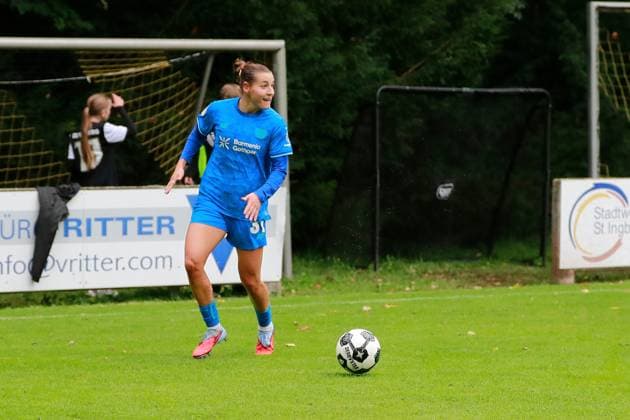 28.09.2025, xrhsx, Fussball DFB Pokal Frauen 1.Runde, SV Elversberg - Bayer 04 Leverkusen v.l. Paula Schwartze (Bayer Leverkusen) (DFL DFB REGULATIONS PROHIBIT ANY USE OF PHOTOGRAPHS as IMAGE SEQUENCES and or QUASI-VIDEO) Elversberg