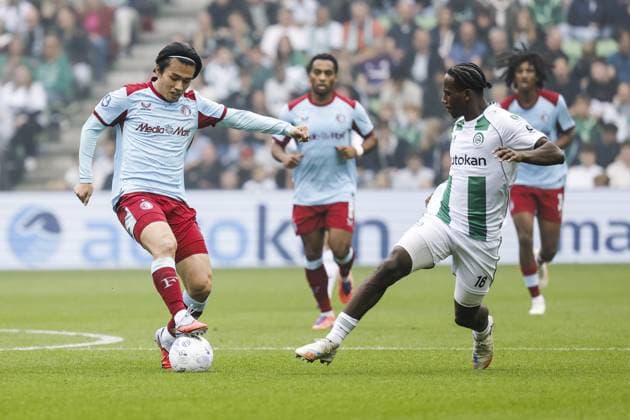 GRONINGEN - (L-r Ayase Ueda of Feyenoord and Tyrique Mercera of FC Groningen during the Dutch Eredivisie match between FC Groningen and Feyenoord at the Euroborg Stadium on September 28, 2025, in Groningen, Netherlands. ANP VINCENT JANNINK Eredivisie 2025 26 xVIxANPxSportx xxANPxIVx 537730068 originalFilename: 537730068.jpg
