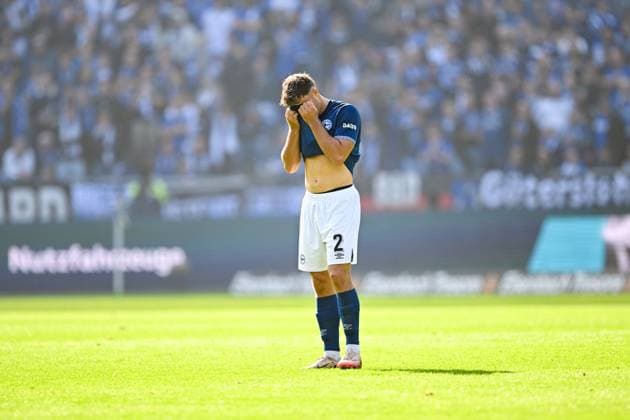 2. Bundesliga - Hannover 96 - Arminia Bielefeld am 28.09.2025 in der HDI Arena in Hannover Felix Hagmann (Bielefeld) unzufrieden, enttäuscht, enttaeuscht, niedergeschlagen.
