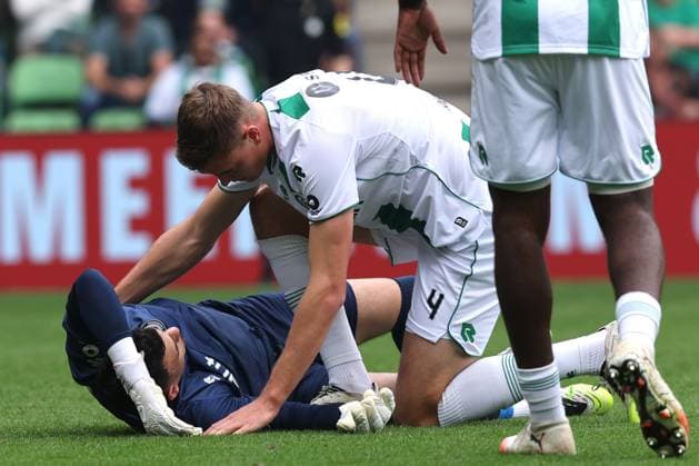 Goalkeeper Etienne Vaessen of FC Groningen injured during the match FC Groningen vs Feyenoord at the Euroborg for the Dutch Vriendenloterij Eredivisie season 2025-2026 in GRONINGEN, Netherlands on 28 september 2025, (photo by Peter Lous EYE4images DeFodi Images) Goalkeeper Etienne Vaessen of FC Groningen injured during the match FC Groningen vs Feyenoord at the Euroborg for the Dutch Vriendenloterij Eredivisie season 2025 2026 in GRONINGEN, Netherlands on 28 september 2025, photo by Peter Lous EYE4images DeFodi Images