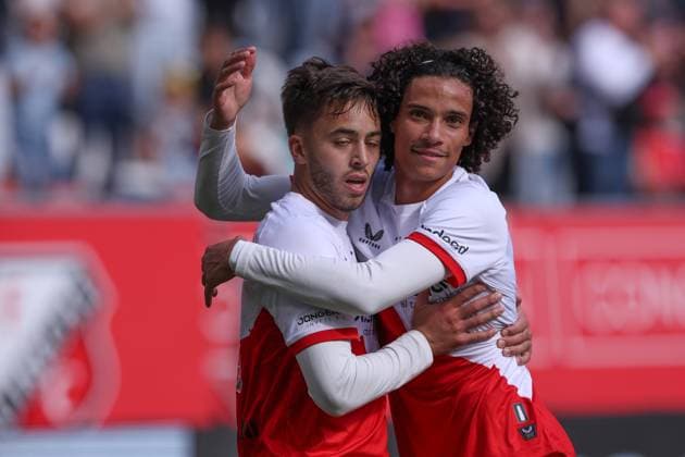 2025-09-28 FC Utrecht v SC Heerenveen - Dutch Eredivisie UTRECHT, NETHERLANDS - SEPTEMBER 28: Souffian El Karouani of FC Utrecht celebrating his teams first goal with Gjivai Zechiel of FC Utrecht during the Dutch Eredivisie match between FC Utrecht and SC Heerenveen at Stadion de Galgenwaard on September 28, 2025 in Utrecht, Netherlands. Utrecht Stadion de Galgenwaard Netherlands Content not available for redistribution in The Netherlands directly or indirectly through any third parties. Copyright: xBenxGalx