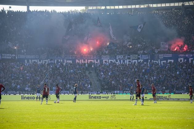 Deutschland: Fussball 2.Bundesliga 2025 26, 7. Spieltag - Hannover 96 vs Arminia Bielefeld - Heinz von Heiden Arena Stadion (Hannover): Fan-Atmosphäre im Stadion Hannover