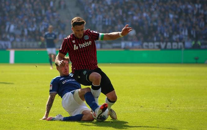 Deutschland: Fussball 2.Bundesliga 2025 26, 7. Spieltag - Hannover 96 vs Arminia Bielefeld - Heinz von Heiden Arena Stadion (Hannover): Enzo Leopold (Hannover 96, 8) Hannover