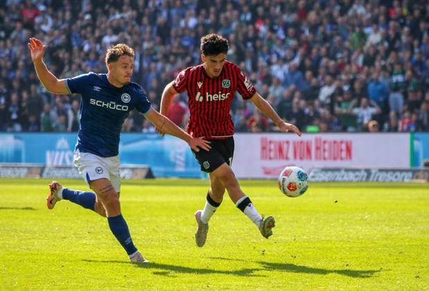 Deutschland: Fussball 2.Bundesliga 2025 26, 7. Spieltag - Hannover 96 vs Arminia Bielefeld - Heinz von Heiden Arena Stadion (Hannover): Husseyn Chakroun (Hannover 96, 14) Hannover