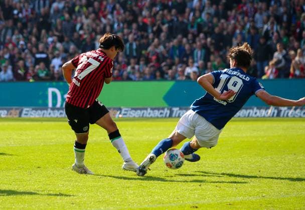 Deutschland: Fussball 2.Bundesliga 2025 26, 7. Spieltag - Hannover 96 vs Arminia Bielefeld - Heinz von Heiden Arena Stadion (Hannover): Hayate Matsuda (Hannover 96, 27) Hannover