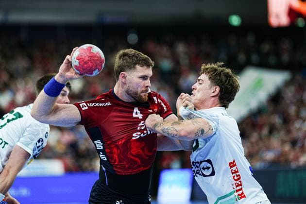 Johannes Golla (SG Flensburg-Handewitt, 04), Victor Kloeve (Frisch Auf Goeppingen, 07) GER, SG Flensburg-Handewitt vs. Frisch Auf Goeppingen, Handball, Bundesliga, Spieltag 6, Saison 2026 2026, 28.09.2025 GER, SG Flensburg-Handewitt vs. Frisch Auf Goeppingen, Handball, Bundesliga, Spieltag 6, Saison 2026 2026, 28.09.2025 Flensburg Copyright: xEibner-Pressefoto MarcelxvonxFehrnx EP_MFN