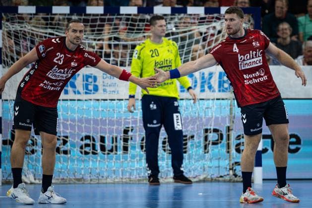 DAIKIN HBL: SG Flensburg-Handewitt vs FRISCH AUF! Göppingen; 28.09.25 freudig positiv jubelnd nach Abwehraktion von Kent Robin Tønnesen (Nr.23, SG Flensburg-Handewitt) und Johannes Golla (Nr.04, SG Flensburg-Handewitt) DAIKIN HBL: SG Flensburg-Handewitt vs FRISCH AUF! Göppingen, GP JOULE Arena am 28.09.25 Copyright: xBEAUTIFULxSPORTS MarioxM.xKobergx