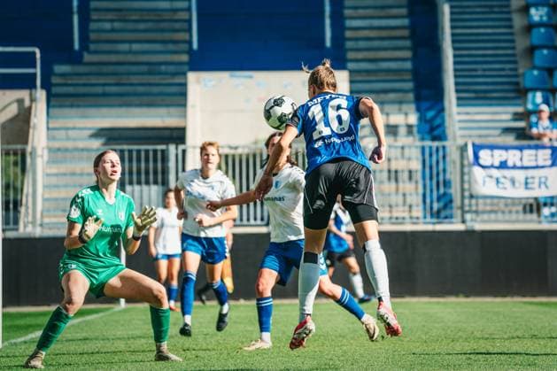 DFB-Pokal Frauen: 1. FC Magdeburg vs. Hamburger SV, 28.09.25 Christin Meyer (Hamburger SV, 16) köpft zum 2:0; DFB-Pokal Frauen 2025 2026, 1. Runde: 1. FC Madgeburg vs. Hamburger SV am 28.09.2025 in der Avnet Arena, Magdeburg DFB DFL REGULATIONS PROHIBIT ANY USE OF PHOTOGRAPHS AS IMAGE SEQUENCES AND OR QUASI-VIDEO. Copyright: xBEAUTIFULxSPORTS Tonhäuserx