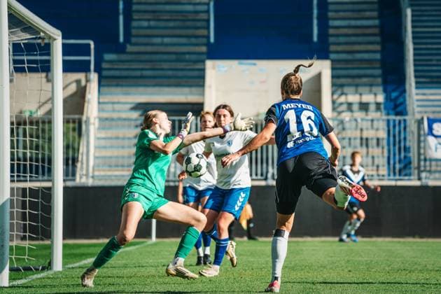 DFB-Pokal Frauen: 1. FC Magdeburg vs. Hamburger SV, 28.09.25 Christin Meyer (Hamburger SV, 16) köpft zum 2:0; DFB-Pokal Frauen 2025 2026, 1. Runde: 1. FC Madgeburg vs. Hamburger SV am 28.09.2025 in der Avnet Arena, Magdeburg DFB DFL REGULATIONS PROHIBIT ANY USE OF PHOTOGRAPHS AS IMAGE SEQUENCES AND OR QUASI-VIDEO. Copyright: xBEAUTIFULxSPORTS Tonhäuserx