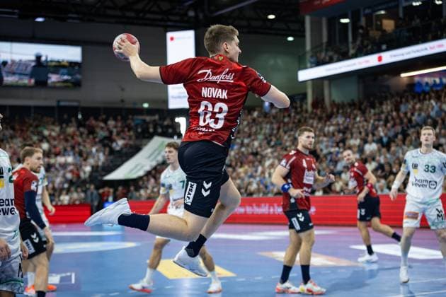 DAIKIN HBL: SG Flensburg-Handewitt vs FRISCH AUF! Göppingen; 28.09.25 Domen Novak (Nr.63, SG Flensburg-Handewitt) im Angriff DAIKIN HBL: SG Flensburg-Handewitt vs FRISCH AUF! Göppingen, GP JOULE Arena am 28.09.25 Copyright: xBEAUTIFULxSPORTS MarioxM.xKobergx