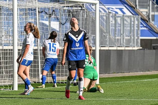 Fußball I Frauen I Saison 2025-2026 I DFB-Pokal I 1. FC Magdeburg - Hamburger SV I 28.09.2025 Torjubel und Erleichterung bei Christin Martina Ingrid Meyer (16, Hamburger SV), Tabea Alsleben (21, 1. FC Magdeburg), Yona Schulz (15, 1. FC Magdeburg) und Torhüterin Merle Hellwig (97, 1. FC Magdeburg) enttäuscht nach dem 2. Gegentreffer Magdeburg Avnet Arena (Heinz-Krügel-Platz 1) Sachsen-Anhalt Deutschland Copyright: xLobeca InesxHähnelx