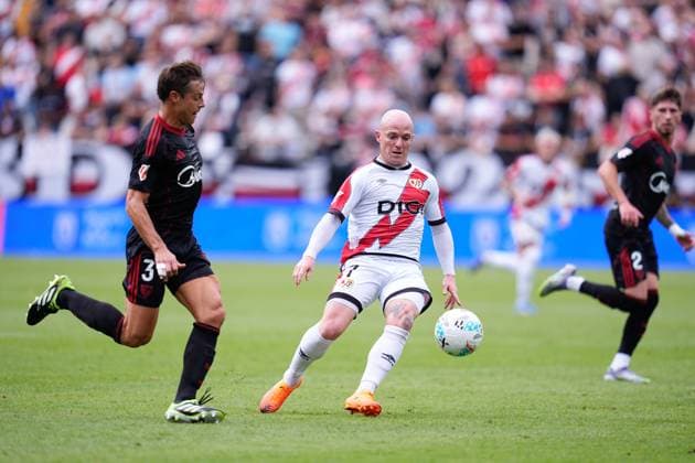 September 28, 2025, Madrid, Madrid, Spain: Isi Palazon of Rayo Vallecano in action during the Spanish League, LaLiga EA Sports, football match played between Rayo Vallecano and Sevilla FC at Estadio de Vallecas on September 28, 2025, in Madrid, Spain. Madrid Spain - ZUMAa181 20250928_zaa_a181_041 Copyright: xDennisxAgyemanx