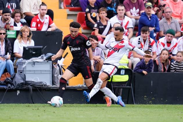 September 28, 2025, Madrid, Madrid, Spain: Ruben Vargas of Sevilla FC and Alvaro Garcia of Rayo Vallecano compete for the ball during the Spanish League, LaLiga EA Sports, football match played between Rayo Vallecano and Sevilla FC at Estadio de Vallecas on September 28, 2025, in Madrid, Spain. Madrid Spain - ZUMAa181 20250928_zaa_a181_046 Copyright: xDennisxAgyemanx