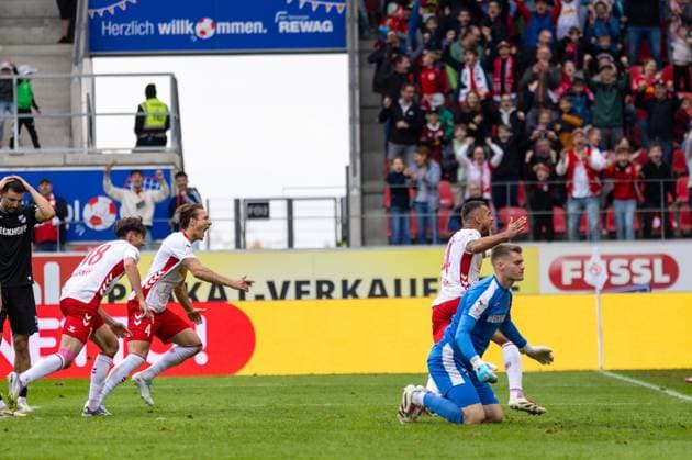 28.09.2025, Fussball, GER, Saison, 3.Liga, Saision 2025 2026, 8. Spieltag, SSV Jahn Regensburg - SC Verl Jubel nach dem 1:0 durch Robin Ziegele (SSV Jahn Regensburg) DFL REGULATIONS PROHIBIT ANY USE OF PHOTOGRAPHS AS IMAGE SEQUENCES AND OR QUASI-VIDEO.