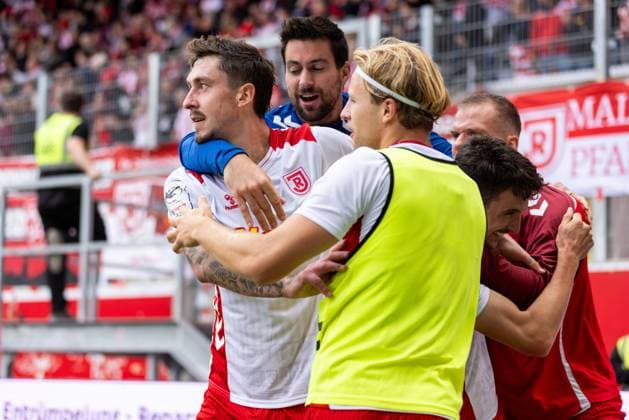 28.09.2025, Fussball, GER, Saison, 3.Liga, Saision 2025 2026, 8. Spieltag, SSV Jahn Regensburg - SC Verl Jubel nach dem 1:0 durch Robin Ziegele (SSV Jahn Regensburg) DFL REGULATIONS PROHIBIT ANY USE OF PHOTOGRAPHS AS IMAGE SEQUENCES AND OR QUASI-VIDEO.
