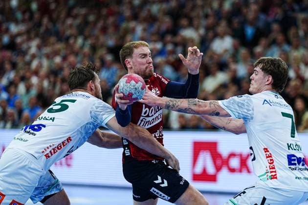 Ludwig Jurmala Astroem (Frisch Auf Goeppingen, 25), Simon Pytlick (SG Flensburg-Handewitt, 02), Victor Kloeve (Frisch Auf Goeppingen, 07) GER, SG Flensburg-Handewitt vs. Frisch Auf Goeppingen, Handball, Bundesliga, Spieltag 6, Saison 2026 2026, 28.09.2025 GER, SG Flensburg-Handewitt vs. Frisch Auf Goeppingen, Handball, Bundesliga, Spieltag 6, Saison 2026 2026, 28.09.2025 Flensburg Copyright: xEibner-Pressefoto MarcelxvonxFehrnx EP_MFN