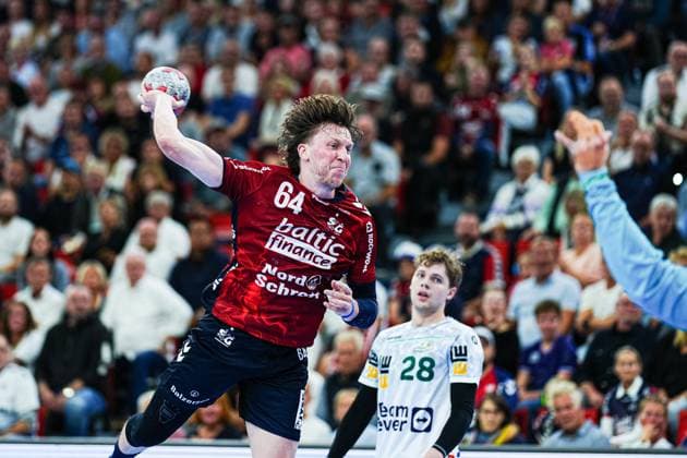 Wurf Tor Lasse Moeller (SG Flensburg-Handewitt, 64) GER, SG Flensburg-Handewitt vs. Frisch Auf Goeppingen, Handball, Bundesliga, Spieltag 6, Saison 2026 2026, 28.09.2025 GER, SG Flensburg-Handewitt vs. Frisch Auf Goeppingen, Handball, Bundesliga, Spieltag 6, Saison 2026 2026, 28.09.2025 Flensburg Copyright: xEibner-Pressefoto MarcelxvonxFehrnx EP_MFN