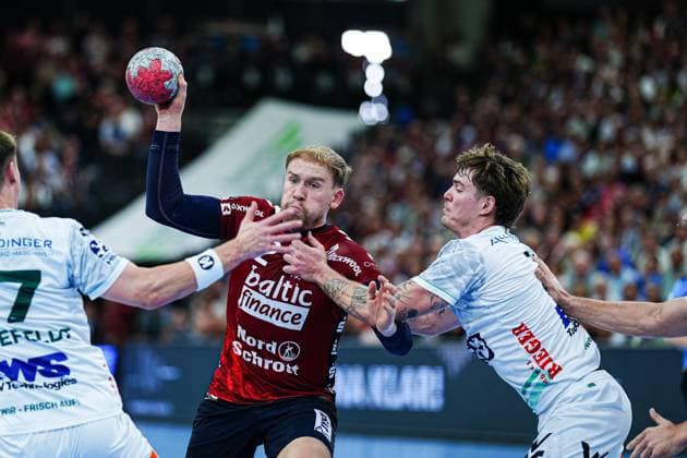 Simon Pytlick (SG Flensburg-Handewitt, 02), Victor Kloeve (Frisch Auf Goeppingen, 07) GER, SG Flensburg-Handewitt vs. Frisch Auf Goeppingen, Handball, Bundesliga, Spieltag 6, Saison 2026 2026, 28.09.2025 GER, SG Flensburg-Handewitt vs. Frisch Auf Goeppingen, Handball, Bundesliga, Spieltag 6, Saison 2026 2026, 28.09.2025 Flensburg Copyright: xEibner-Pressefoto MarcelxvonxFehrnx EP_MFN