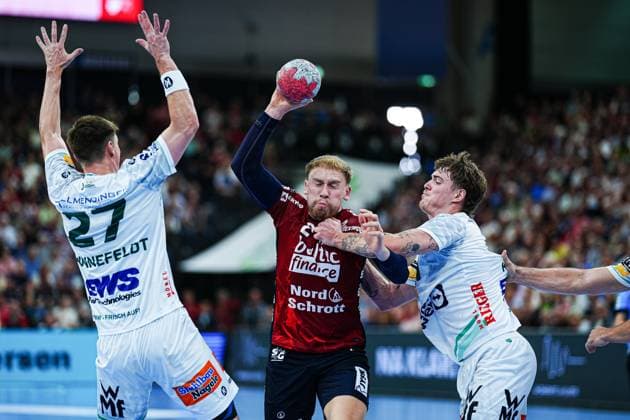 Oskar Sunnefeldt (Frisch Auf Goeppingen, 27), Simon Pytlick (SG Flensburg-Handewitt, 02), Victor Kloeve (Frisch Auf Goeppingen, 07) GER, SG Flensburg-Handewitt vs. Frisch Auf Goeppingen, Handball, Bundesliga, Spieltag 6, Saison 2026 2026, 28.09.2025 GER, SG Flensburg-Handewitt vs. Frisch Auf Goeppingen, Handball, Bundesliga, Spieltag 6, Saison 2026 2026, 28.09.2025 Flensburg Copyright: xEibner-Pressefoto MarcelxvonxFehrnx EP_MFN