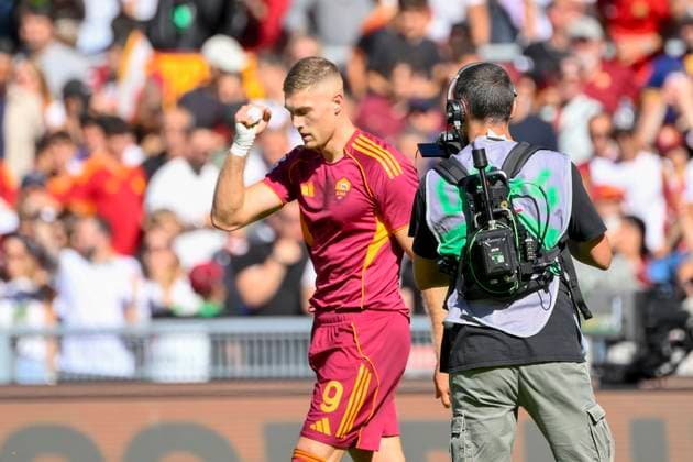 Roma™s Artem Dovbyk celebrates after scoring the goal 1-0 during the Serie A Enilive soccer match between AS Roma and Hellas Verona at the Rome s Olympic stadium, Italy - Sunday, September 28, 2025. - Soccer.  Copyright: xFabrizioxCorradetti LaPressex