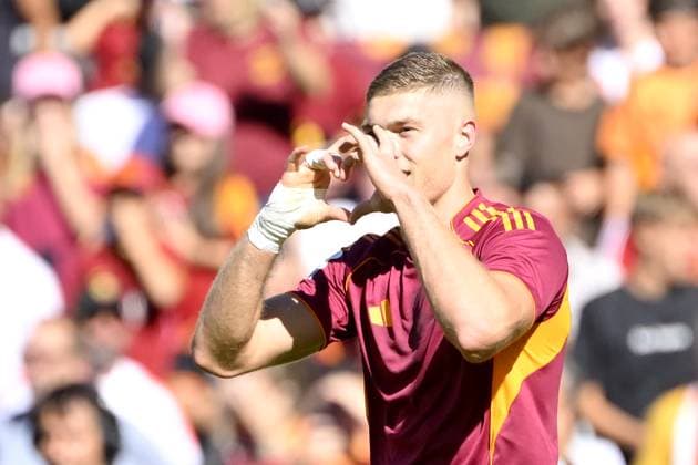 Roma™s Artem Dovbyk celebrates after scoring the goal 1-0 during the Serie A Enilive soccer match between AS Roma and Hellas Verona at the Rome s Olympic stadium, Italy - Sunday, September 28, 2025. - Soccer.  Copyright: xFabrizioxCorradetti LaPressex