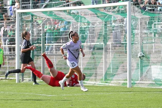 Fußball DFB-Pokal Frauen: BSG Chemie Leipzig vs. FC Carl Zeiss Jena; 28.09.2025 Noemi Gentile (25, Carl Zeiss Jena) hat soeben das Tor zum 0:5 erzielt. Fußball, DFB-Pokal Frauen, Saison 2025 2026, 1. Runde: BSG Chemie Leipzig vs. FC Carl Zeiss Jena am 28.09.2025 im Alfred-Kunze-Sportpark, Leipzig Leutzsch. Copyright: xBEAUTIFULxSPORTS JanxKaeferx