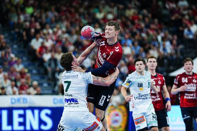 Victor Kloeve (Frisch Auf Goeppingen, 07), Emil Manfeldt Jakobsen (SG Flensburg-Handewitt, 31) GER, SG Flensburg-Handewitt vs. Frisch Auf Goeppingen, Handball, Bundesliga, Spieltag 6, Saison 2026 2026, 28.09.2025 GER, SG Flensburg-Handewitt vs. Frisch Auf Goeppingen, Handball, Bundesliga, Spieltag 6, Saison 2026 2026, 28.09.2025 Flensburg Copyright: xEibner-Pressefoto MarcelxvonxFehrnx EP_MFN